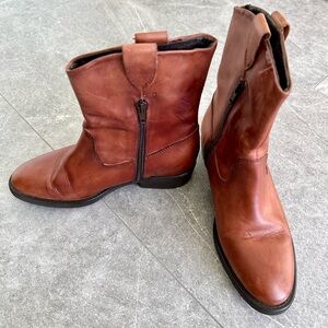 Paola Ferri Brown Leather Ankle Boots